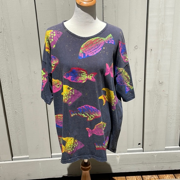 NEW Hand Painted Fish T-Shirt One Size - Picture 1 of 4